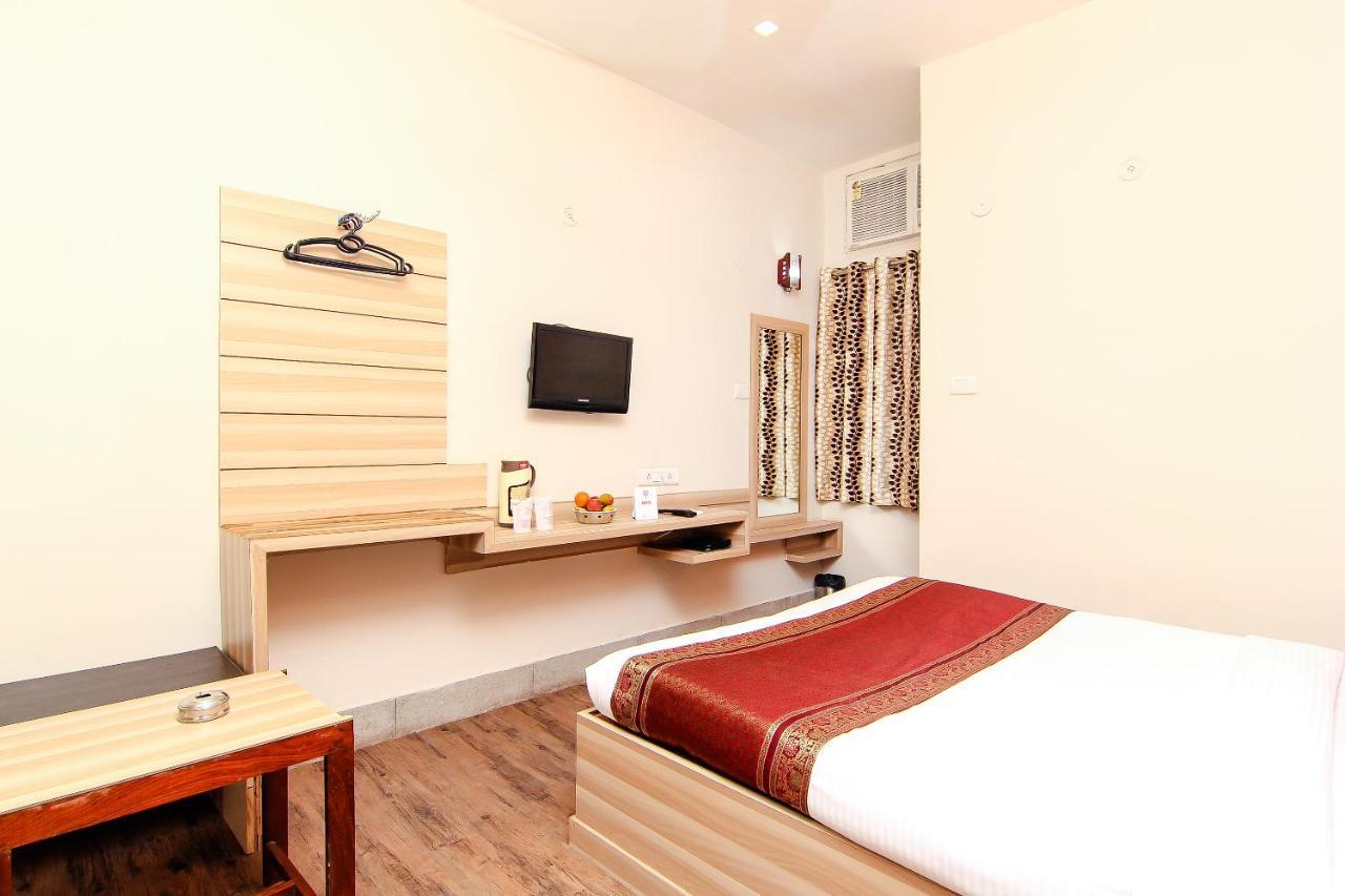 Hotel R B International Waranasi Zewnętrze zdjęcie
