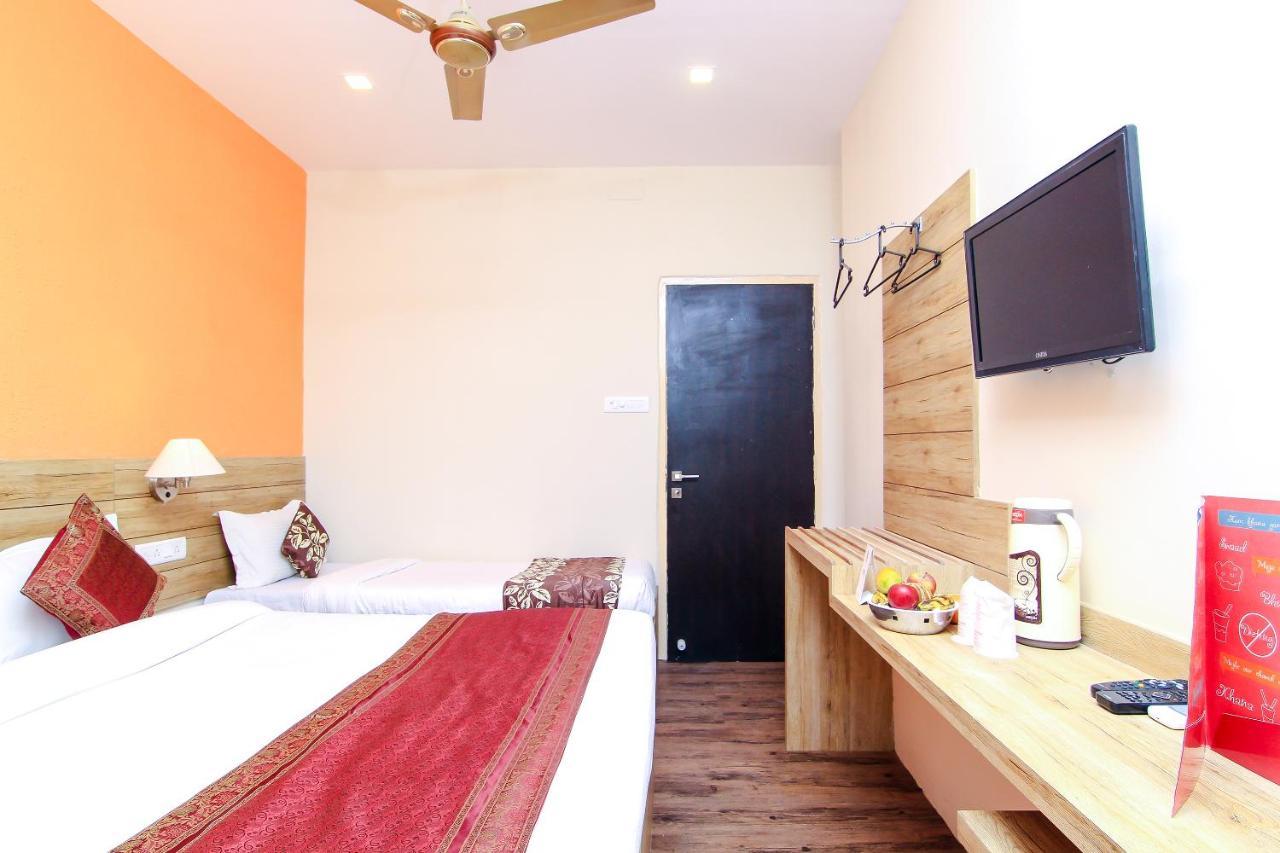 Hotel R B International Waranasi Zewnętrze zdjęcie