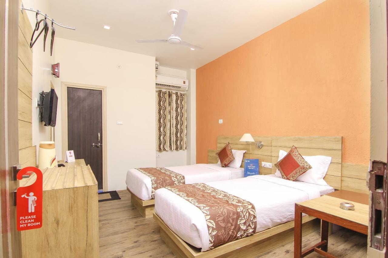 Hotel R B International Waranasi Zewnętrze zdjęcie