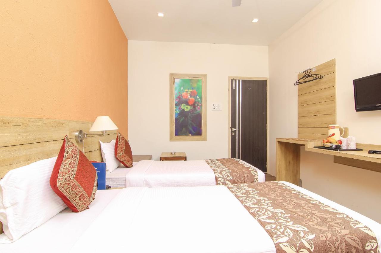 Hotel R B International Waranasi Zewnętrze zdjęcie