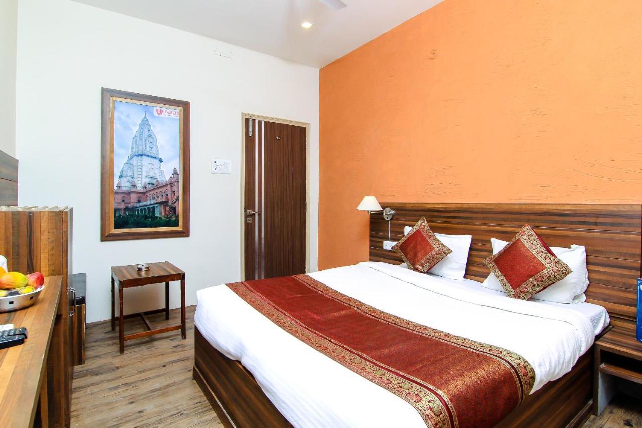 Hotel R B International Waranasi Zewnętrze zdjęcie