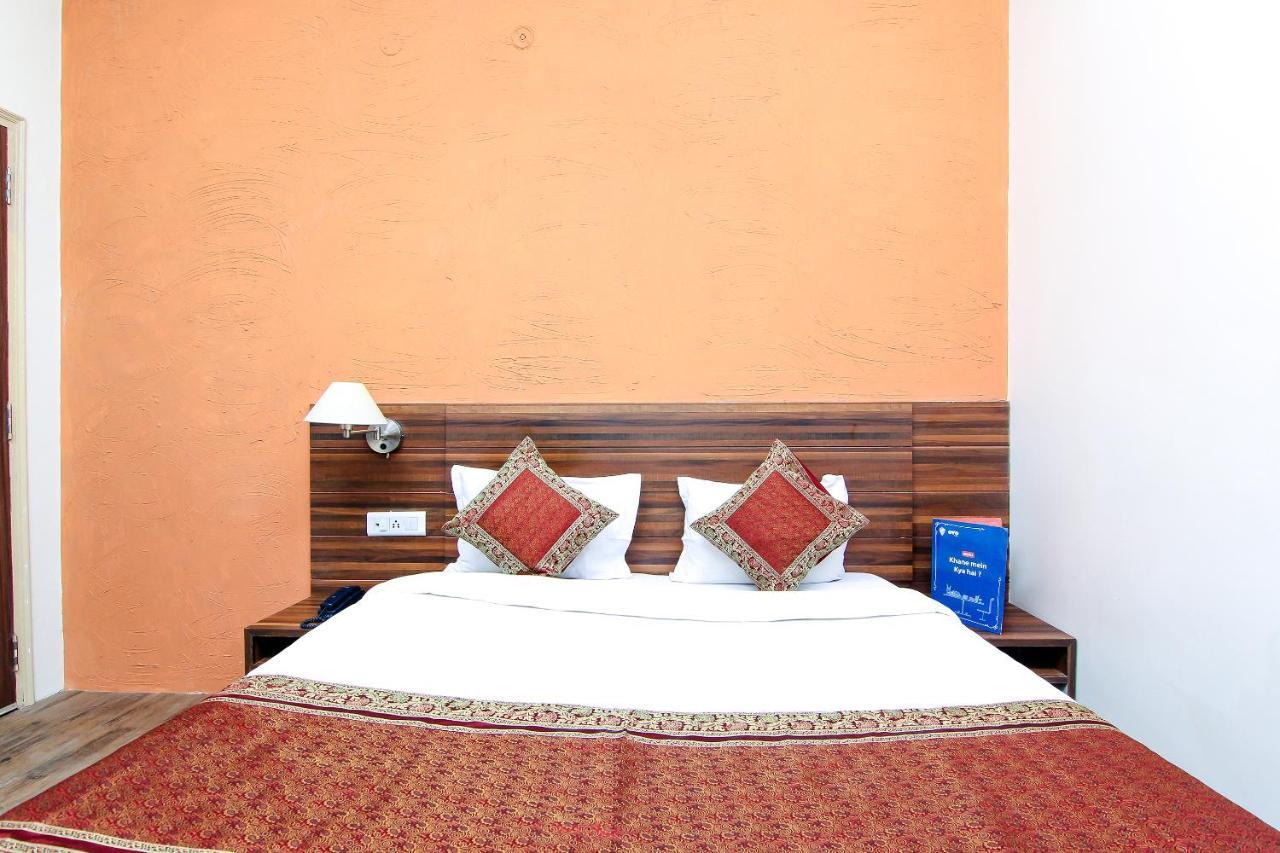 Hotel R B International Waranasi Zewnętrze zdjęcie
