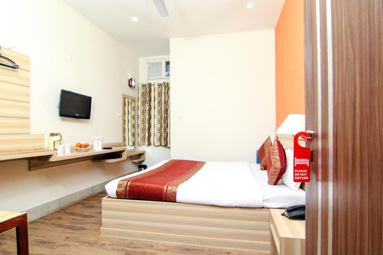 Hotel R B International Waranasi Zewnętrze zdjęcie