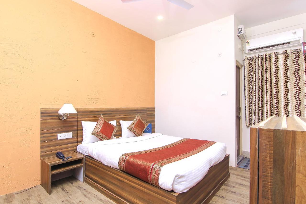 Hotel R B International Waranasi Zewnętrze zdjęcie