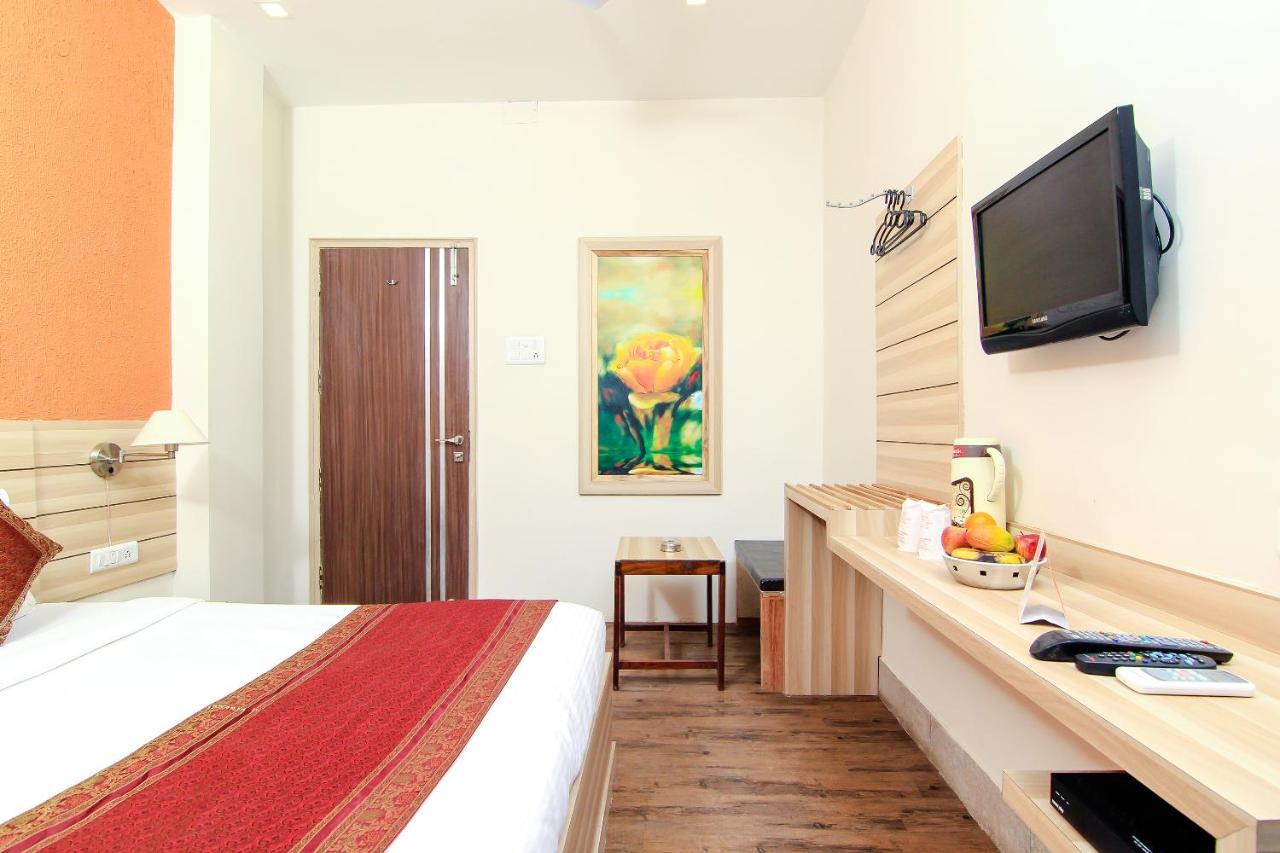 Hotel R B International Waranasi Zewnętrze zdjęcie