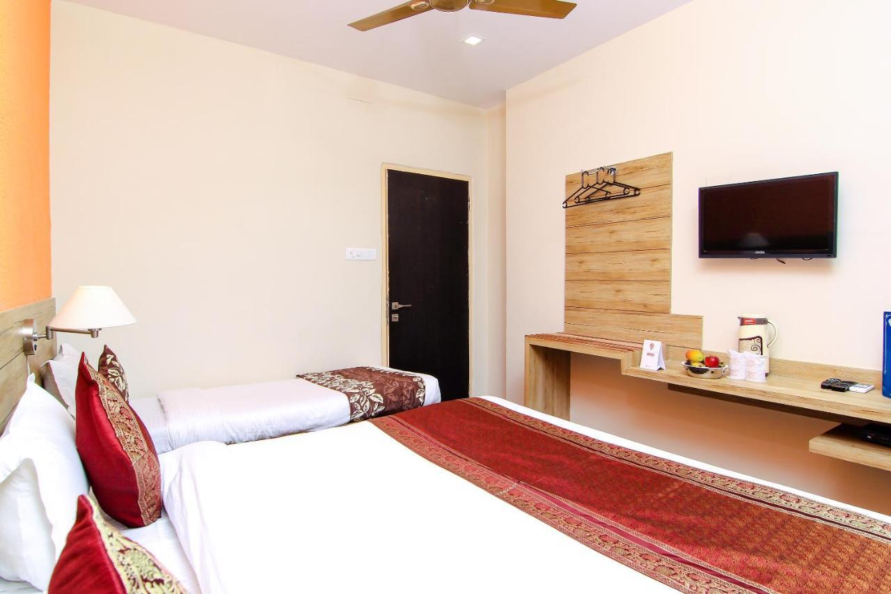 Hotel R B International Waranasi Zewnętrze zdjęcie