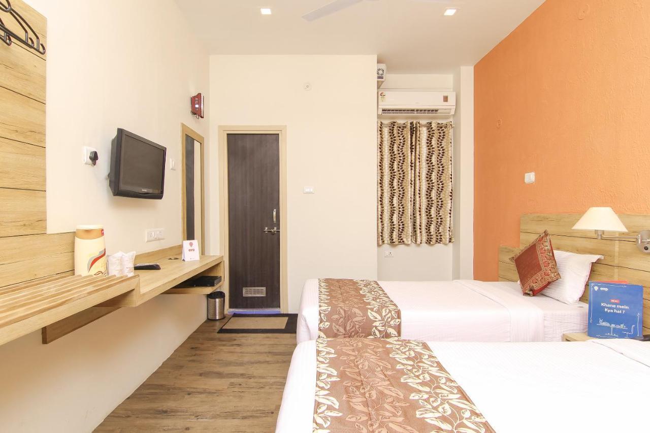 Hotel R B International Waranasi Zewnętrze zdjęcie