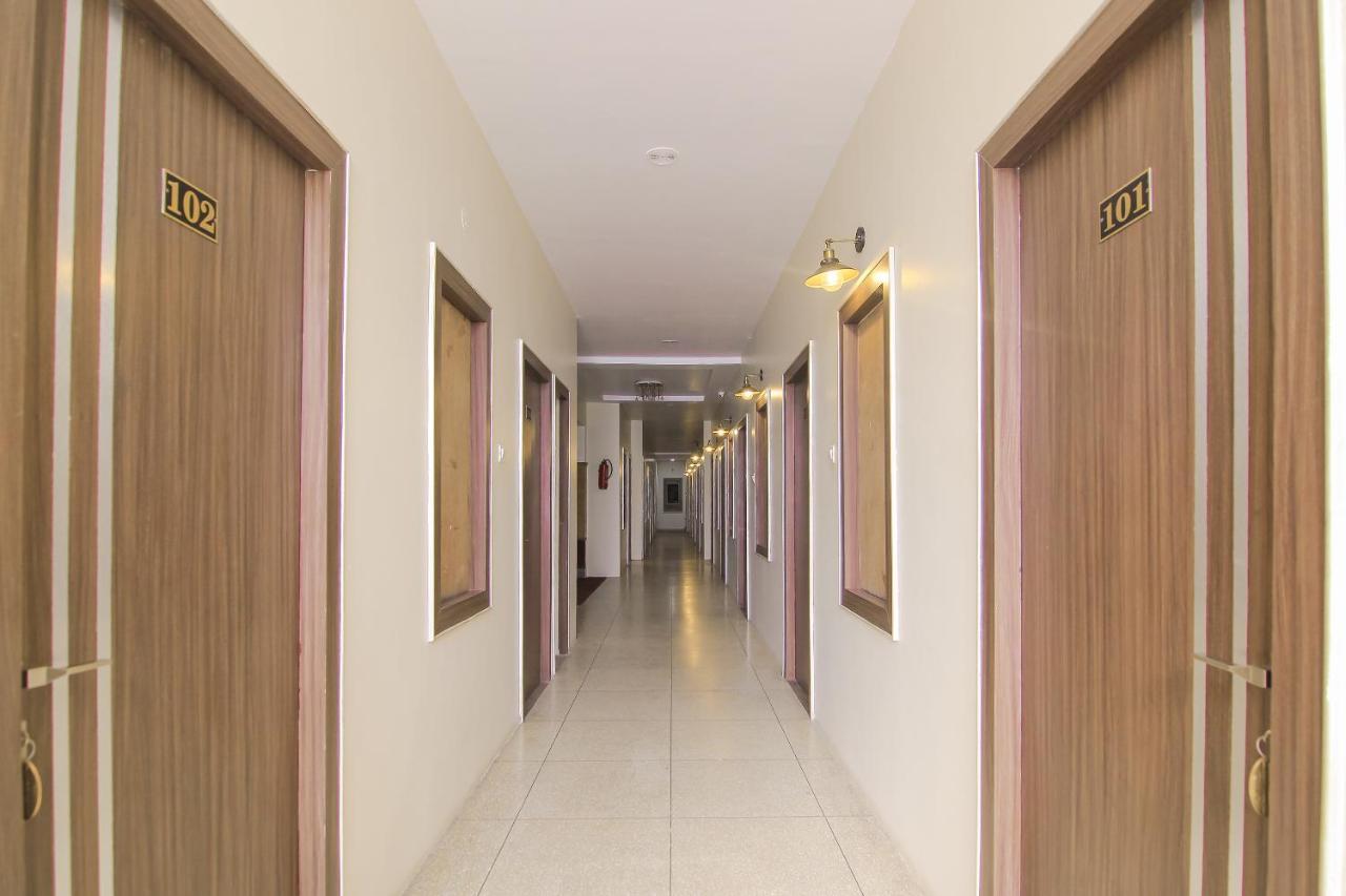 Hotel R B International Waranasi Zewnętrze zdjęcie