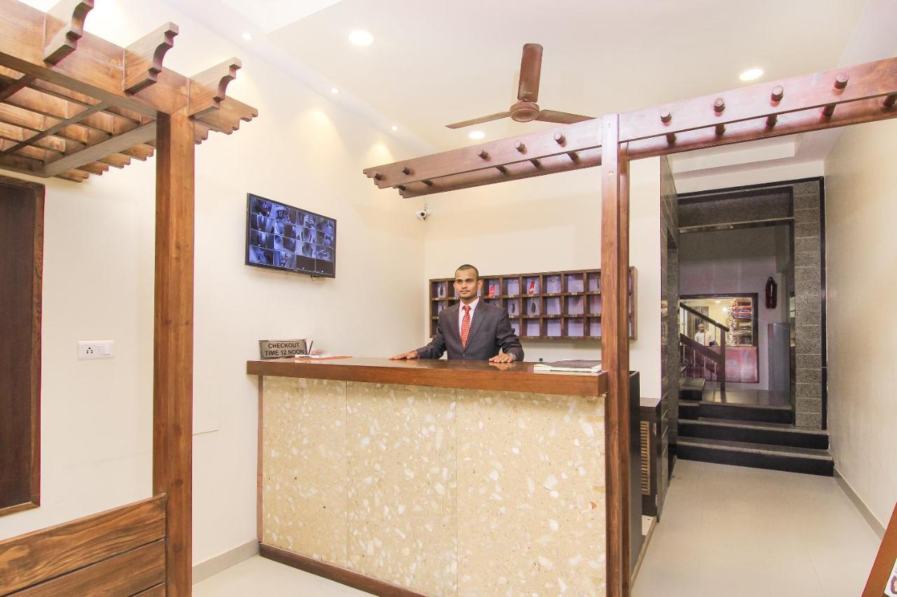 Hotel R B International Waranasi Zewnętrze zdjęcie