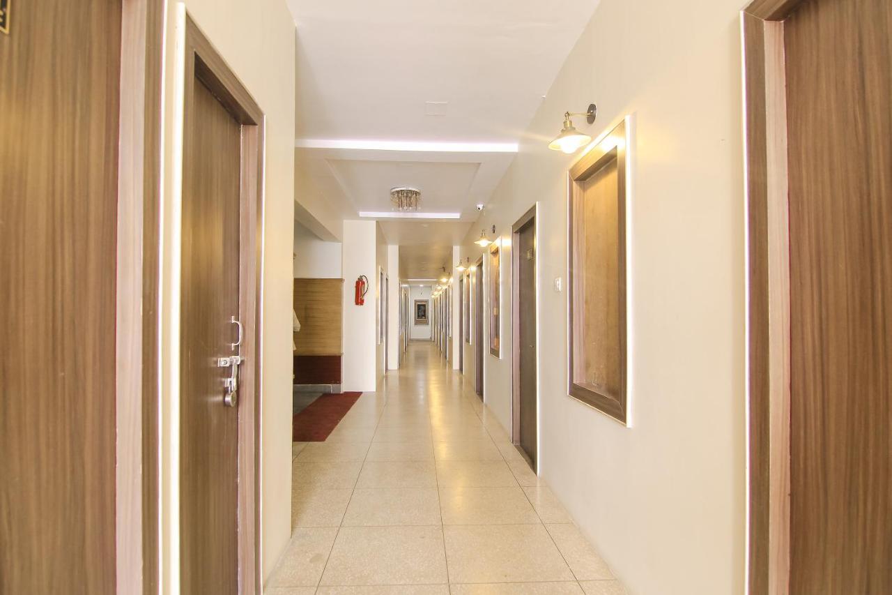 Hotel R B International Waranasi Zewnętrze zdjęcie
